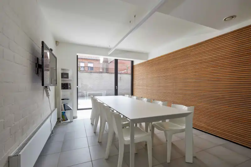 Roeselare-stadsrand : Trendy kantoorruimte van100-125m² in een recent gebouw met mogelijkheid tot huren van autostaanplaatsen. foto 4