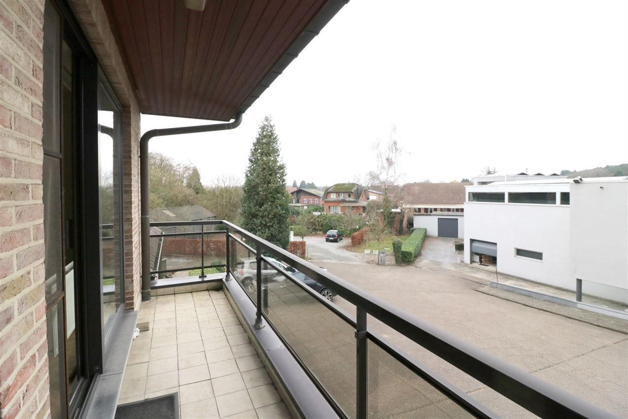 Centraal gelegen appartement met 3 slpk., garage en terras foto 35