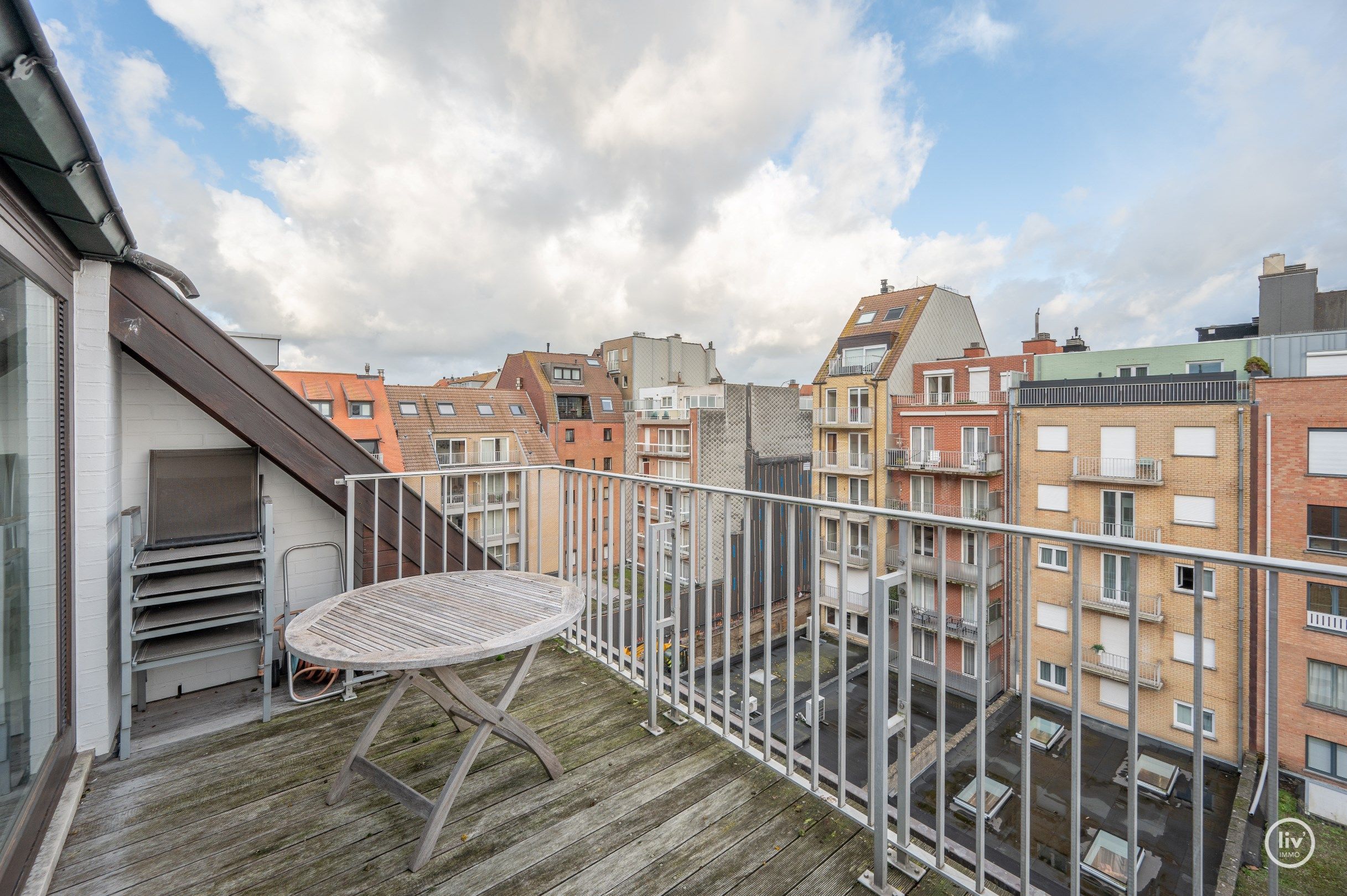 Ruim en zonnig dakappartement (227 m2) met ca. 33m² terrassen gelegen in het centrum van Knokke, op wandelafstand van de Zeedijk en het Rubensplein.  foto 11