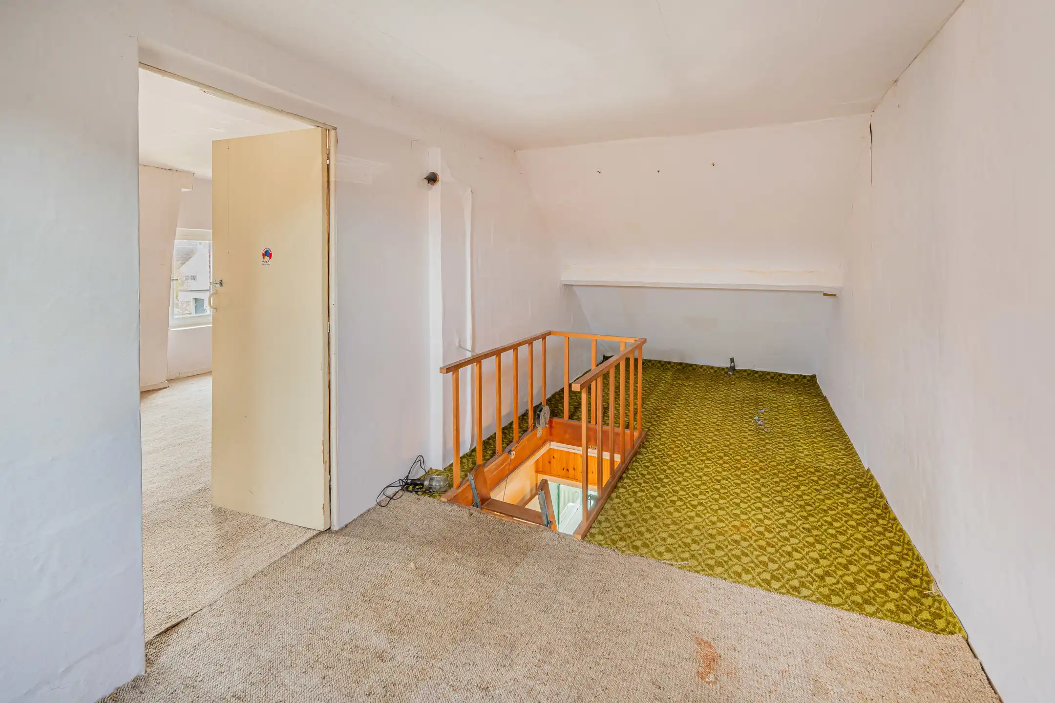 Te moderniseren HOB met garage en tuin foto 24