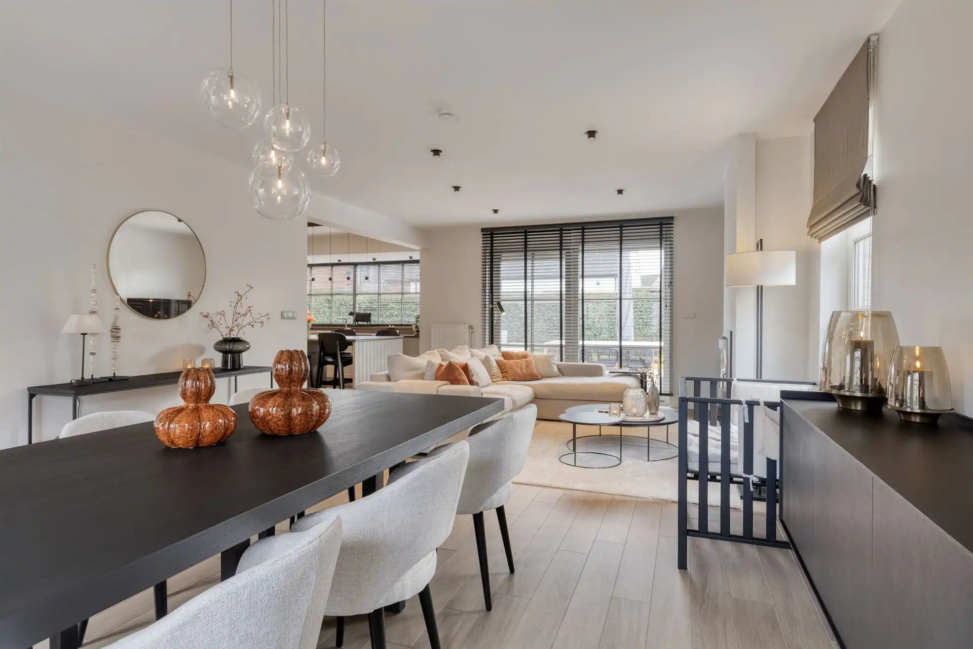 Instapklare woning met 3 slaapkamers, tuin en garage. foto 2