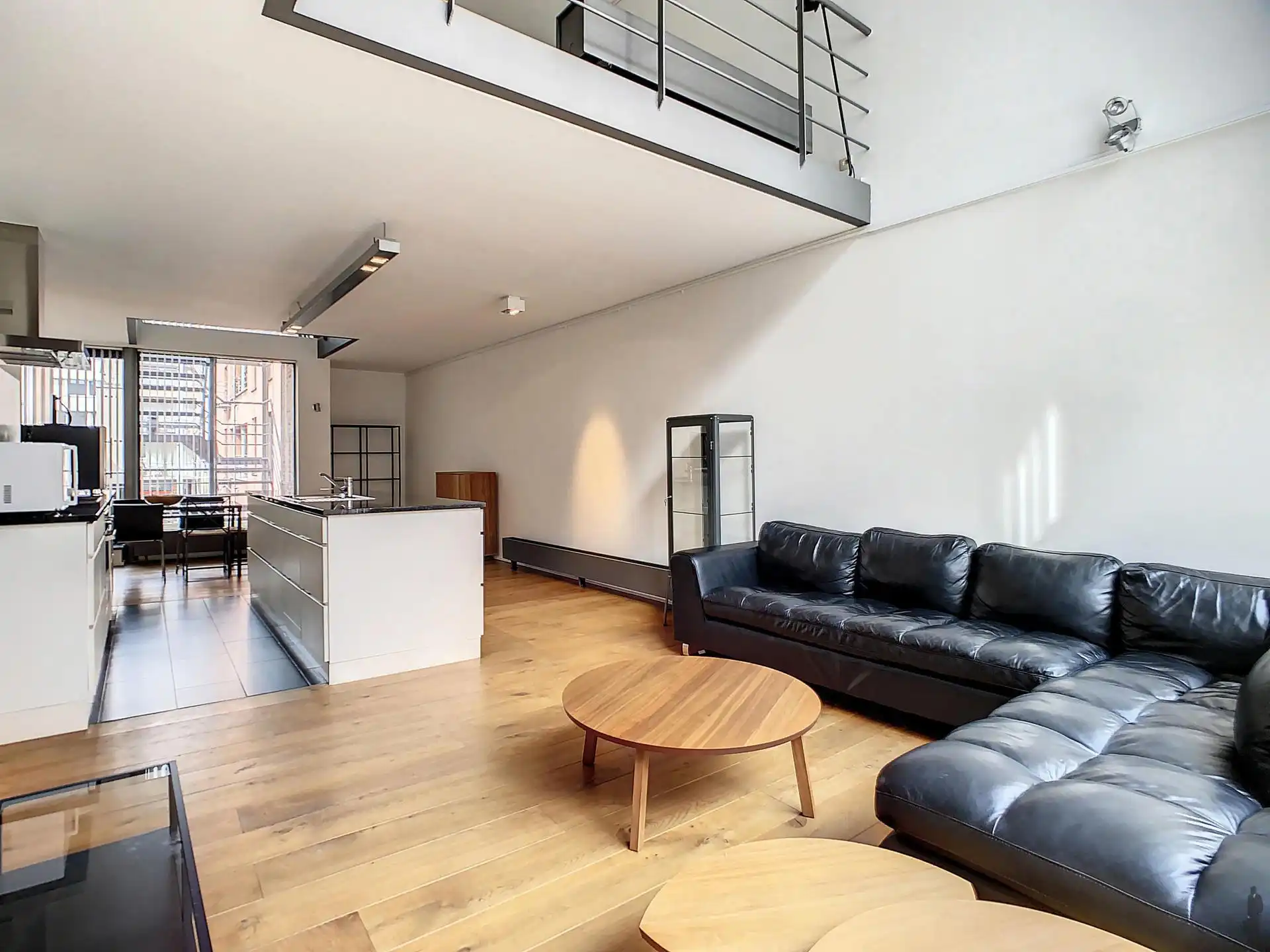 Modern, gemeubeld duplex- appartement met 1 slaapkamer en terras nabij het Eilandje!  foto 3