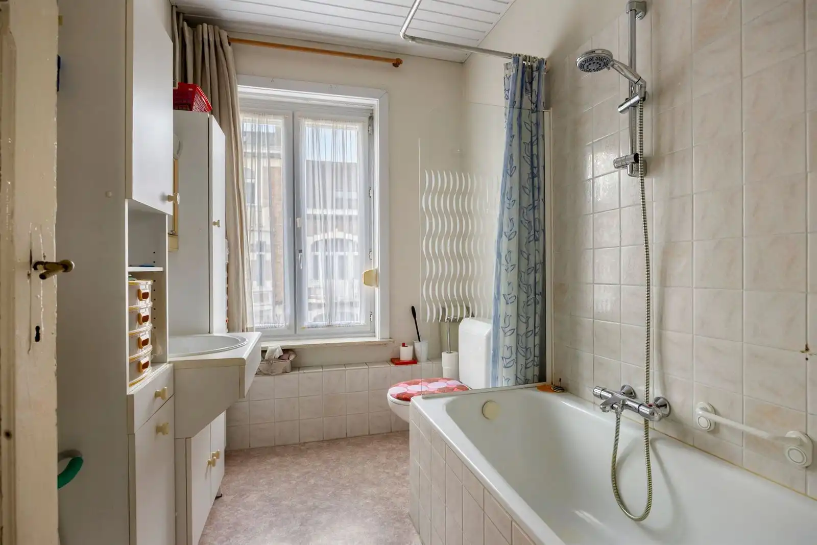 Ruime woning met tuin en inrichtbare zolder foto 18