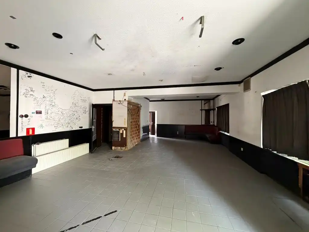 Handelspand te huur nabij het centrum van Lennik foto 2