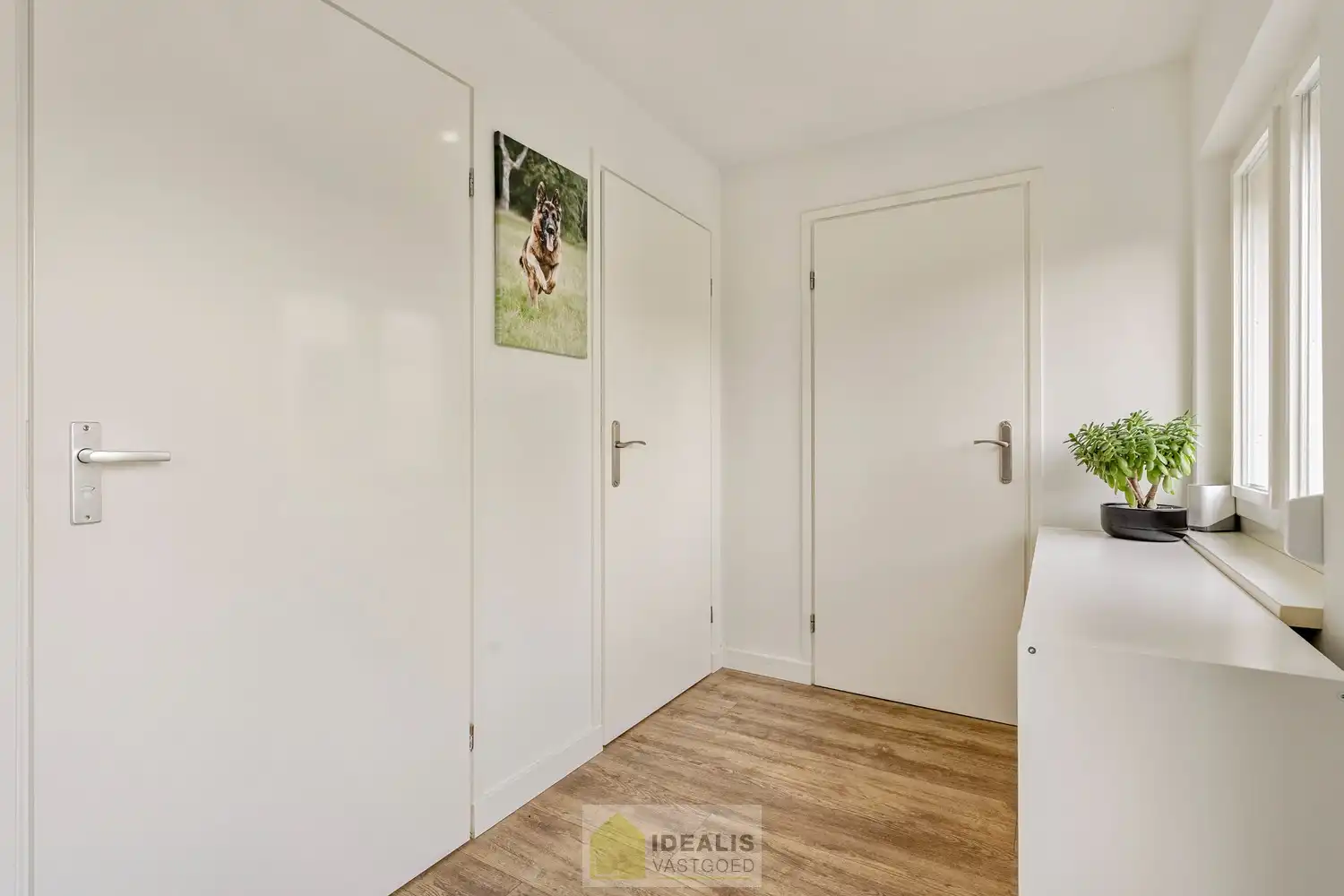 Recent gerenoveerde en perfect onderhouden eengezinswoning met lichtrijke leefruimte, praktisch uitgeruste keuken, 3 slaapkamers, knappe badkamer en knap bijgebouw! foto 21