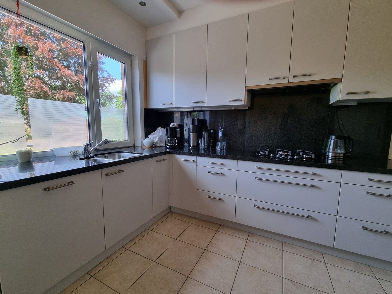 Zeer ruime, instapklare woning met 4 slpks op een prachtig perceel van 16a33ca foto 12