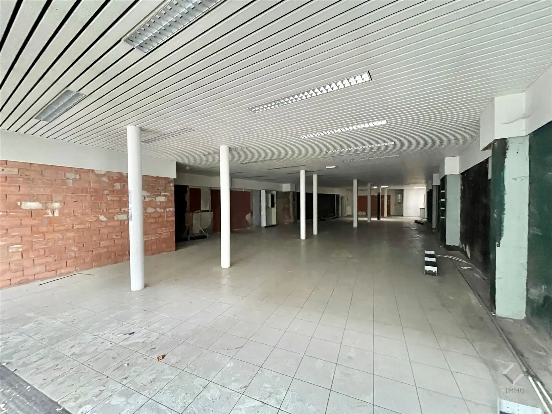 Ruim winkelpand ca. 240m² in het centrum van Kontich! foto 3