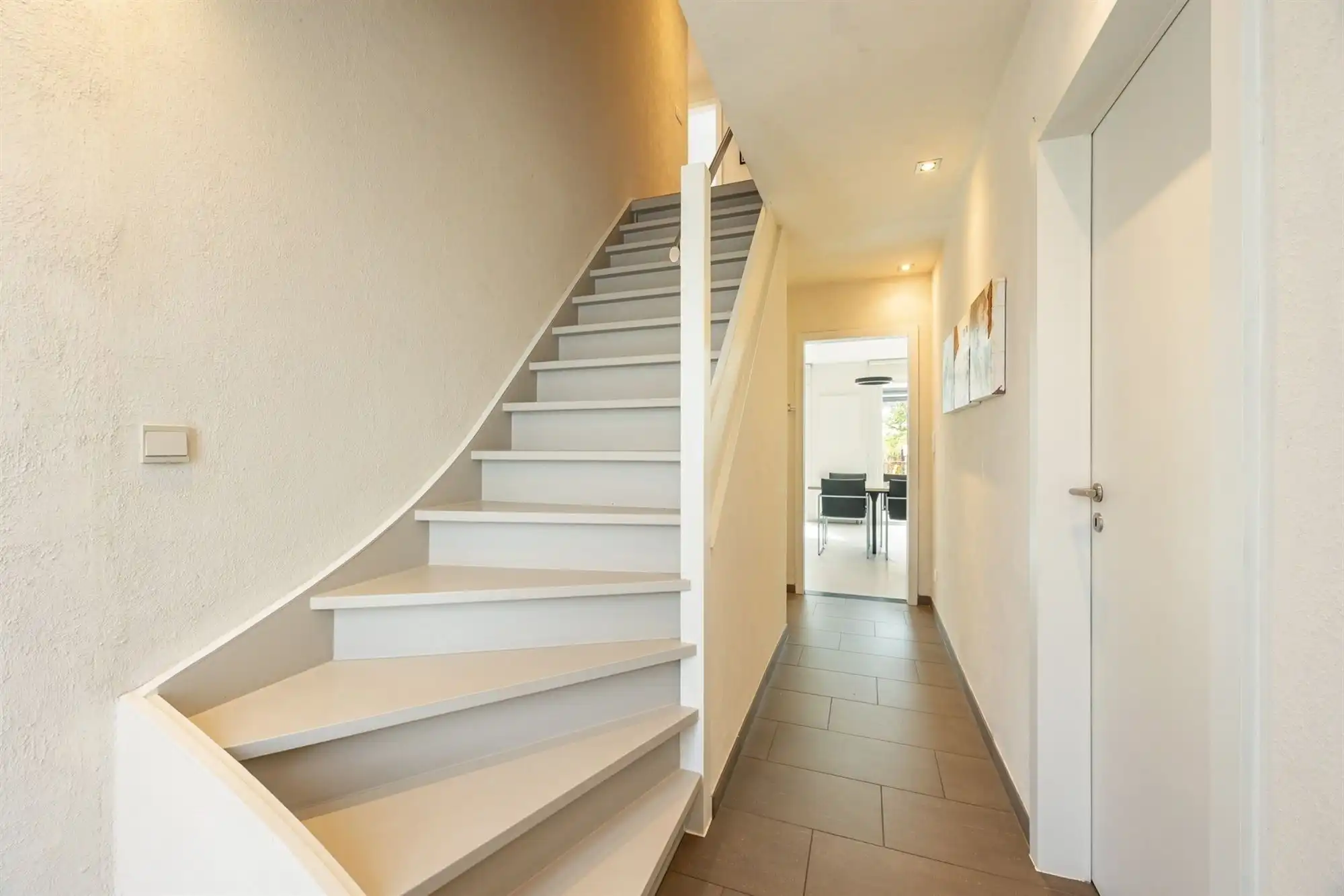 Instapklare en vrijstaande gezinswoning met 3 slpk. en een ruime tuin foto 8