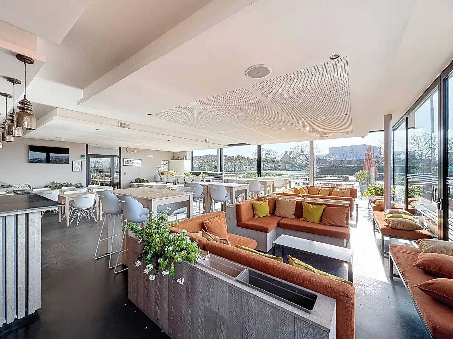 Tenniscomplex met horecagelegenheid te Torhout foto 2