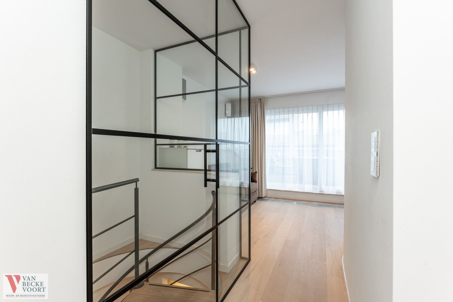 Stijlvol penthouse met zijdelings zeezicht foto 8