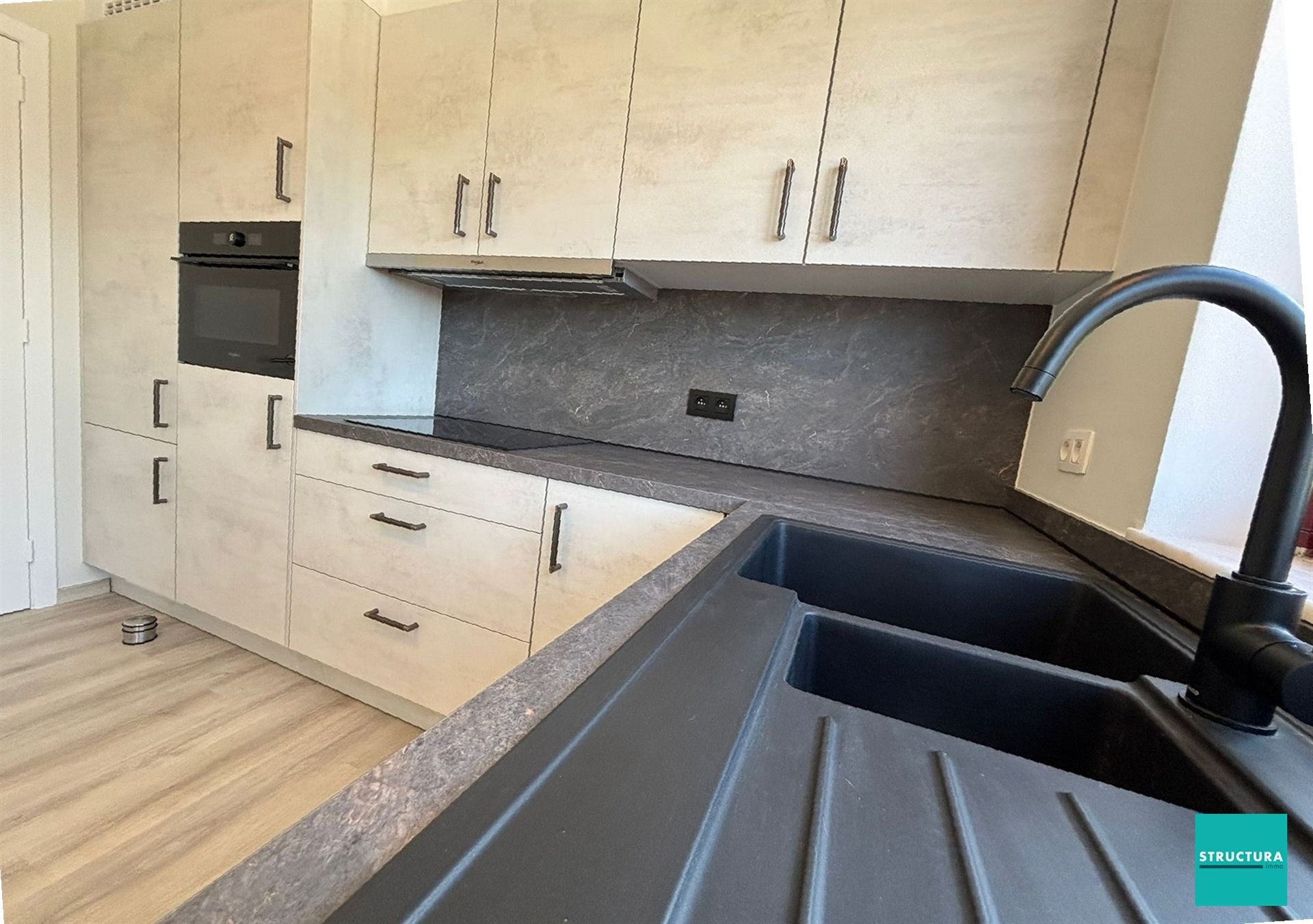 Gerenoveerd duplex appartement met ruim terras foto 5