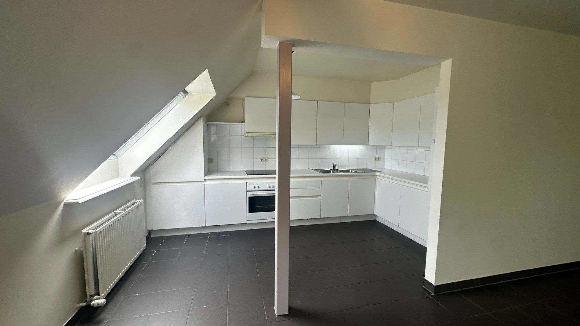 Ontdek dit prachtige appartement met balkon, lift en één slaapkamer. foto 5