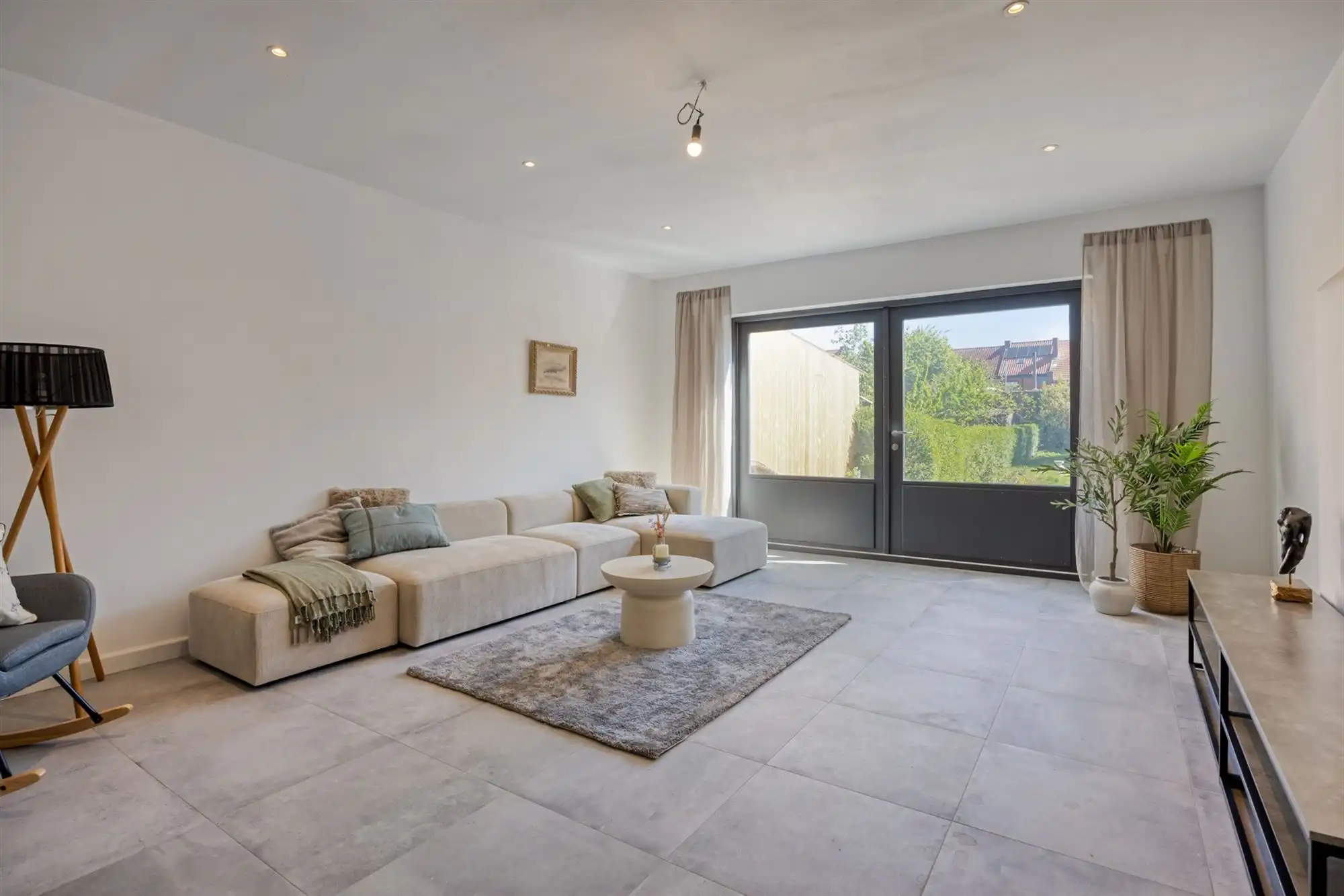 Volledig vernieuwde woning met 4 grote slaapkamers en tuin foto 8