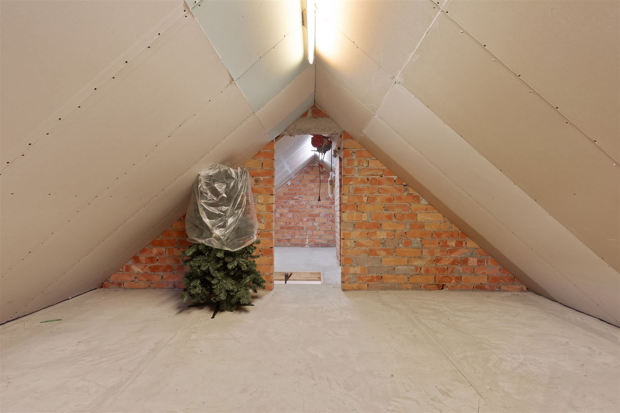 UITERST KNAP GERENOVEERDE WONING MET 3 SLAAPKAMERS GELEGEN OP EEN ZONNIG GEORIËNTEERD PERCEEL TE PAAL foto 22