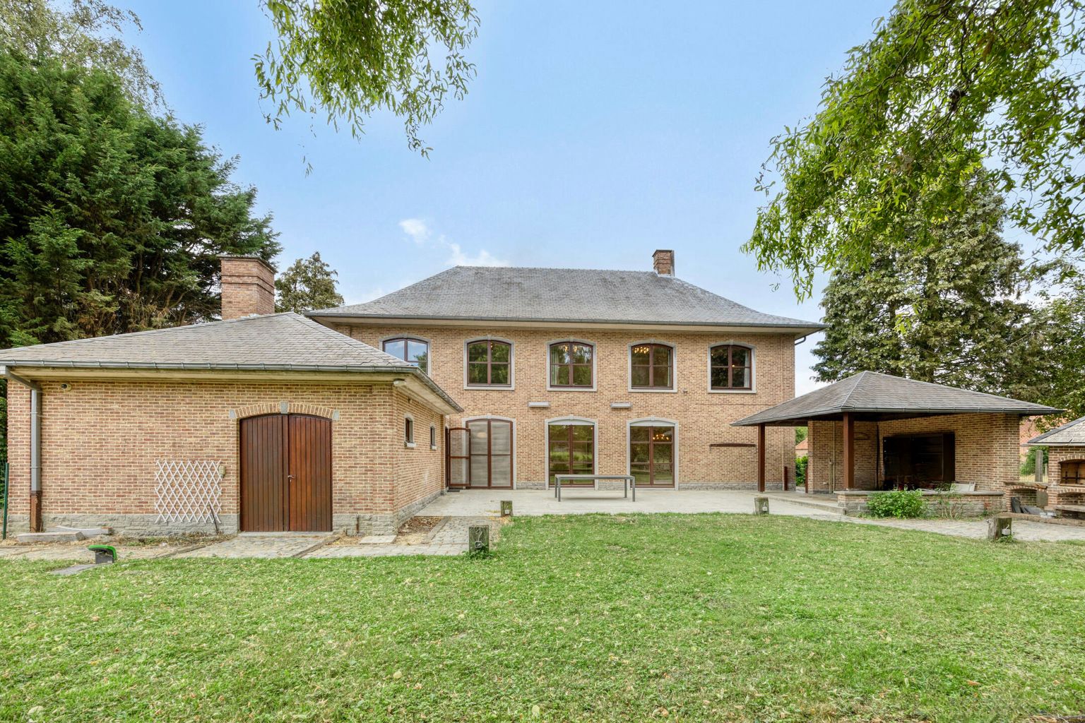 STATIGE VILLA VOOR PRIVE OF VRIJ BEROEP MET RUIME TUIN  foto 27