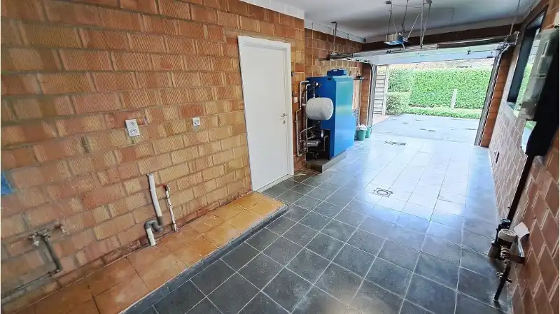 Gerenoveerde vrijstaande woning met Garage en Tuin te huur in Oedelem ( Beernem ) foto 12