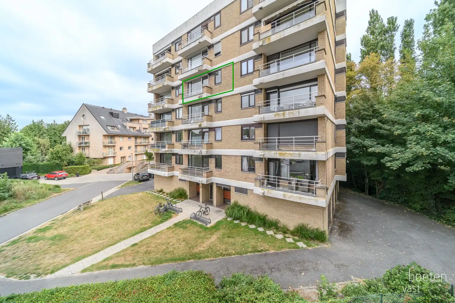 IEPER: Interessant 1 slaapkamer-appartement (4de verdiep) met alle basiscomfort op rustige doch vrij centrale ligging. foto 15