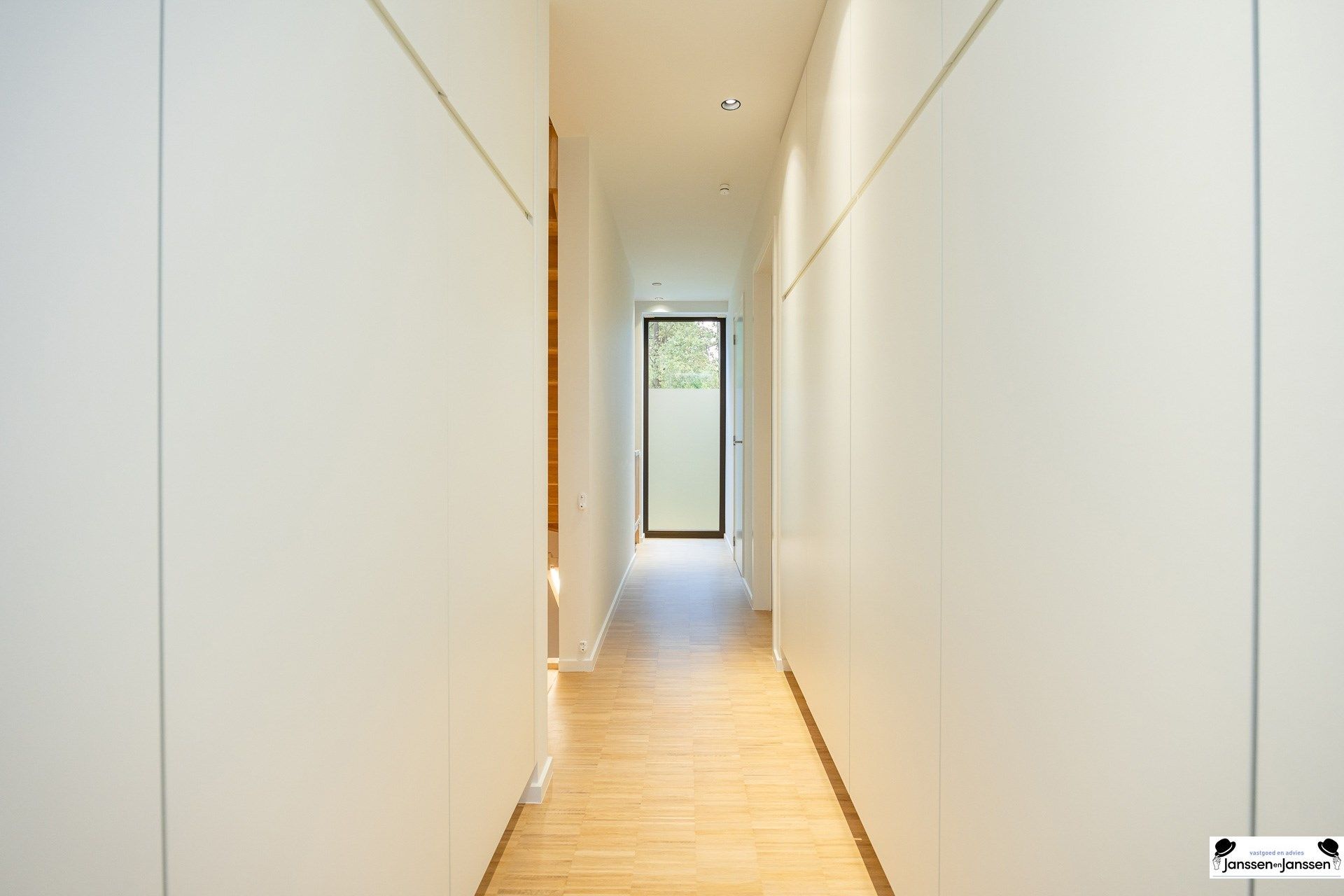 Moderne energiezuinige woning met hoogwaardige afwerking foto 18