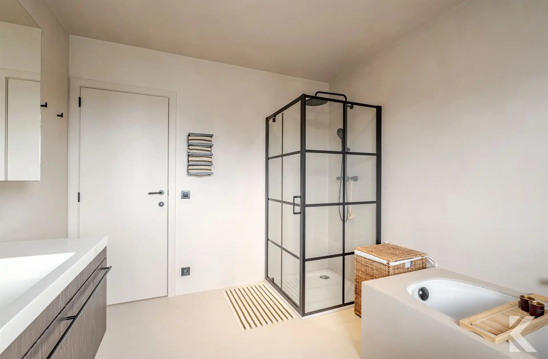 Lichtrijke duplex, 2 slpk., prachtige keuken & badkamer foto 8