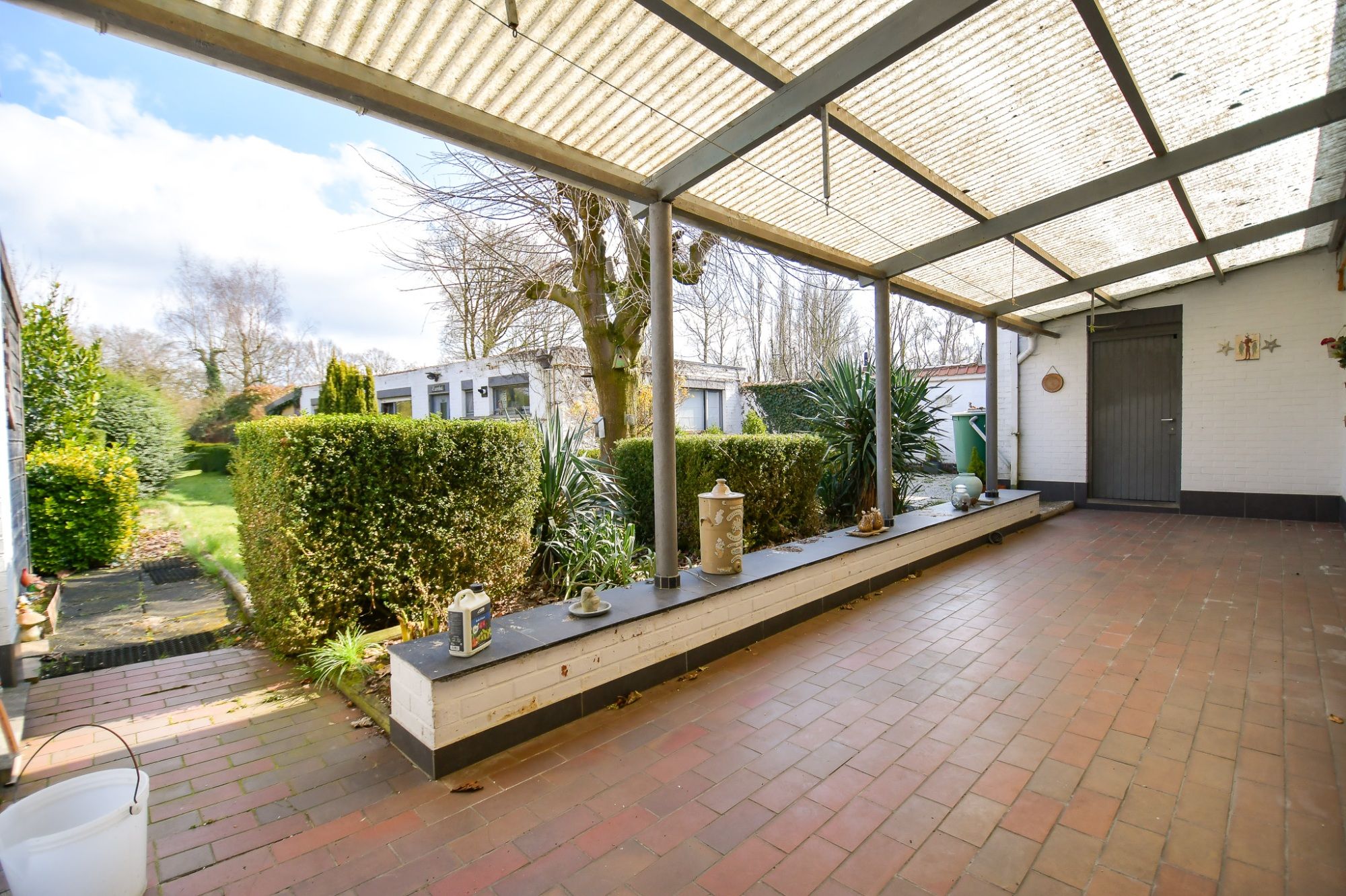 GOED GELEGEN WONING met prachtige idyllische tuin en uitweg op een perceel van 2034 m² met landelijke uitzichten foto 22