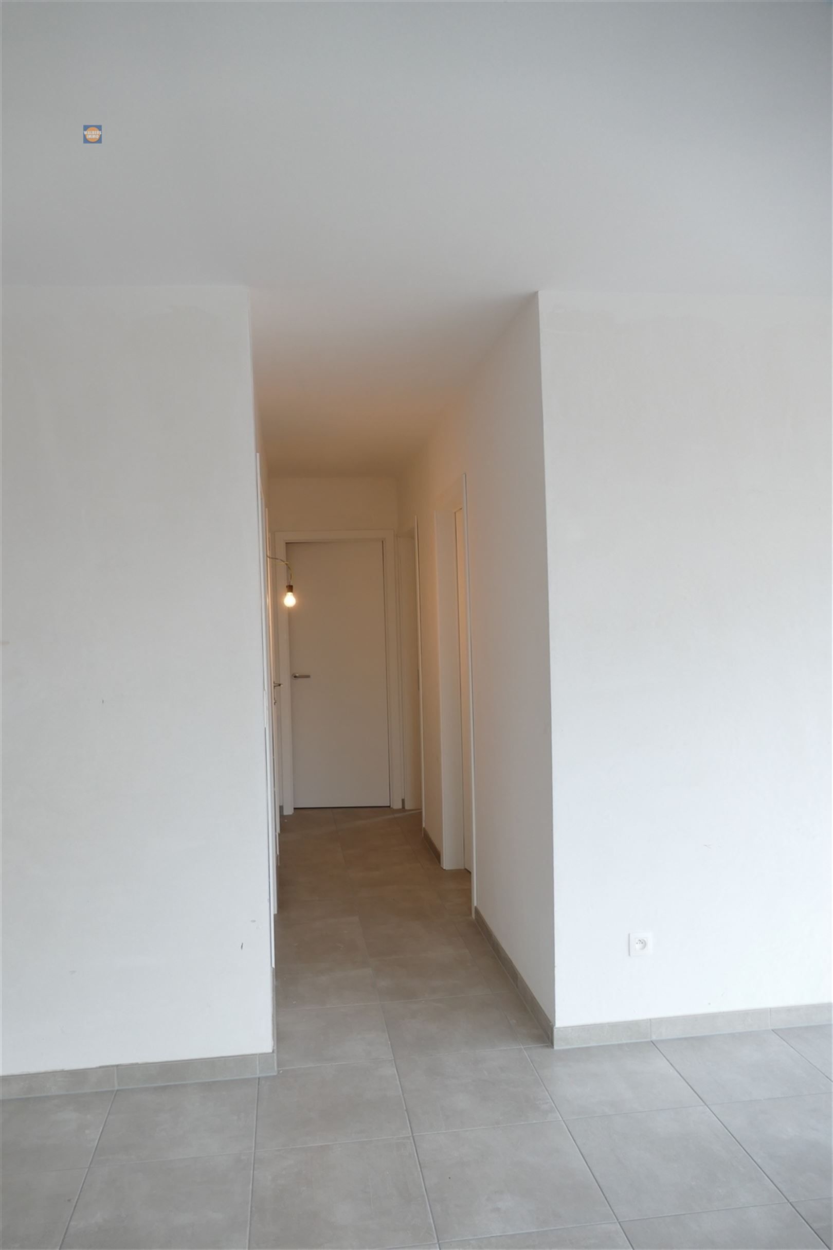 Lichtrijk appartement met terras en autostaanplaats op centrale ligging foto 8