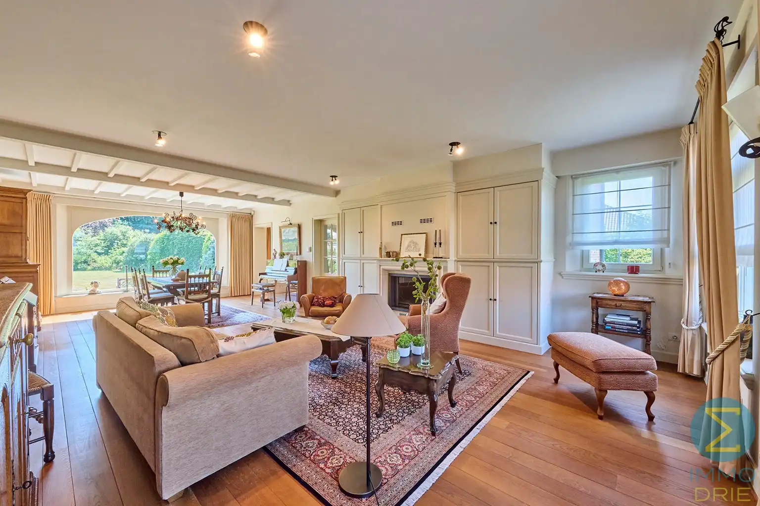 Exclusieve villa met bijgebouwen op 6.660m² grond foto 9