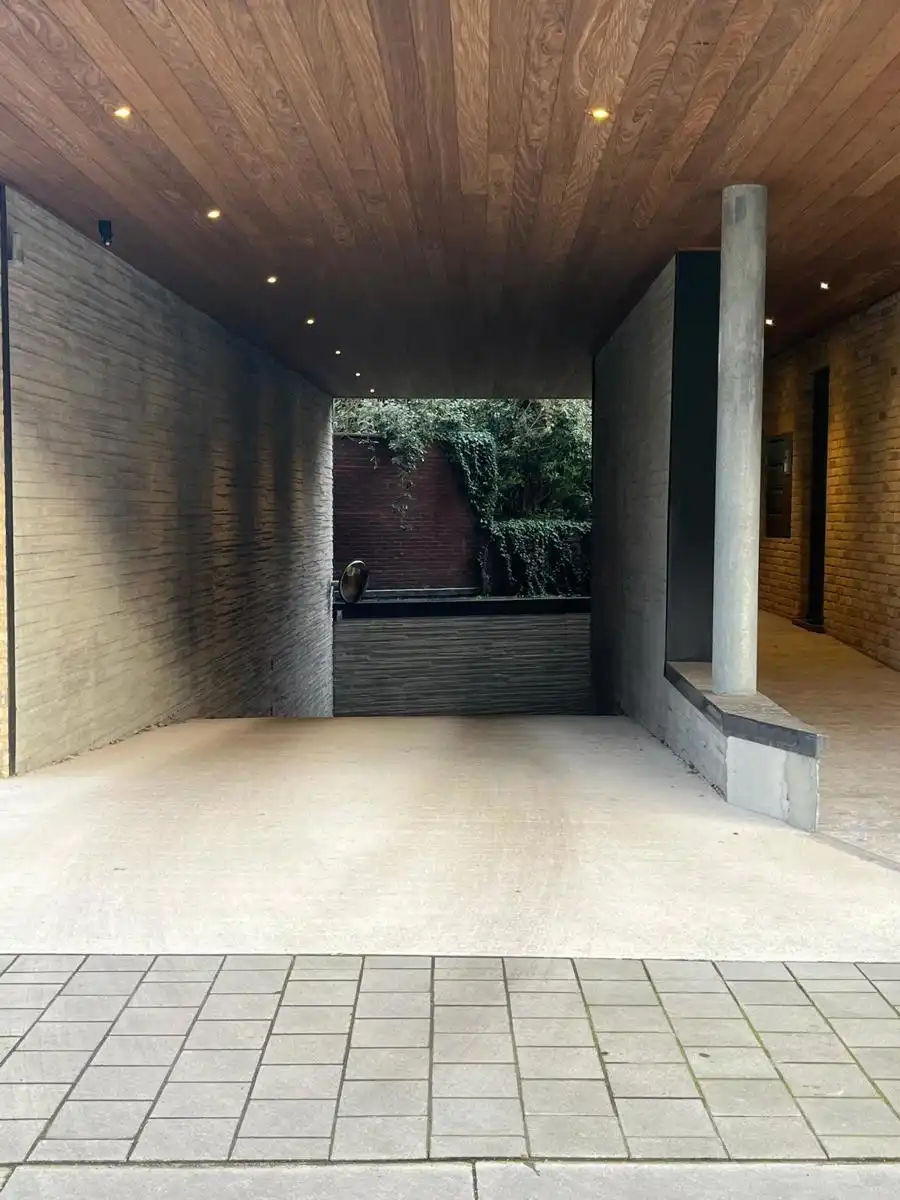 Afgesloten garagebox centrum Jabbeke foto 2