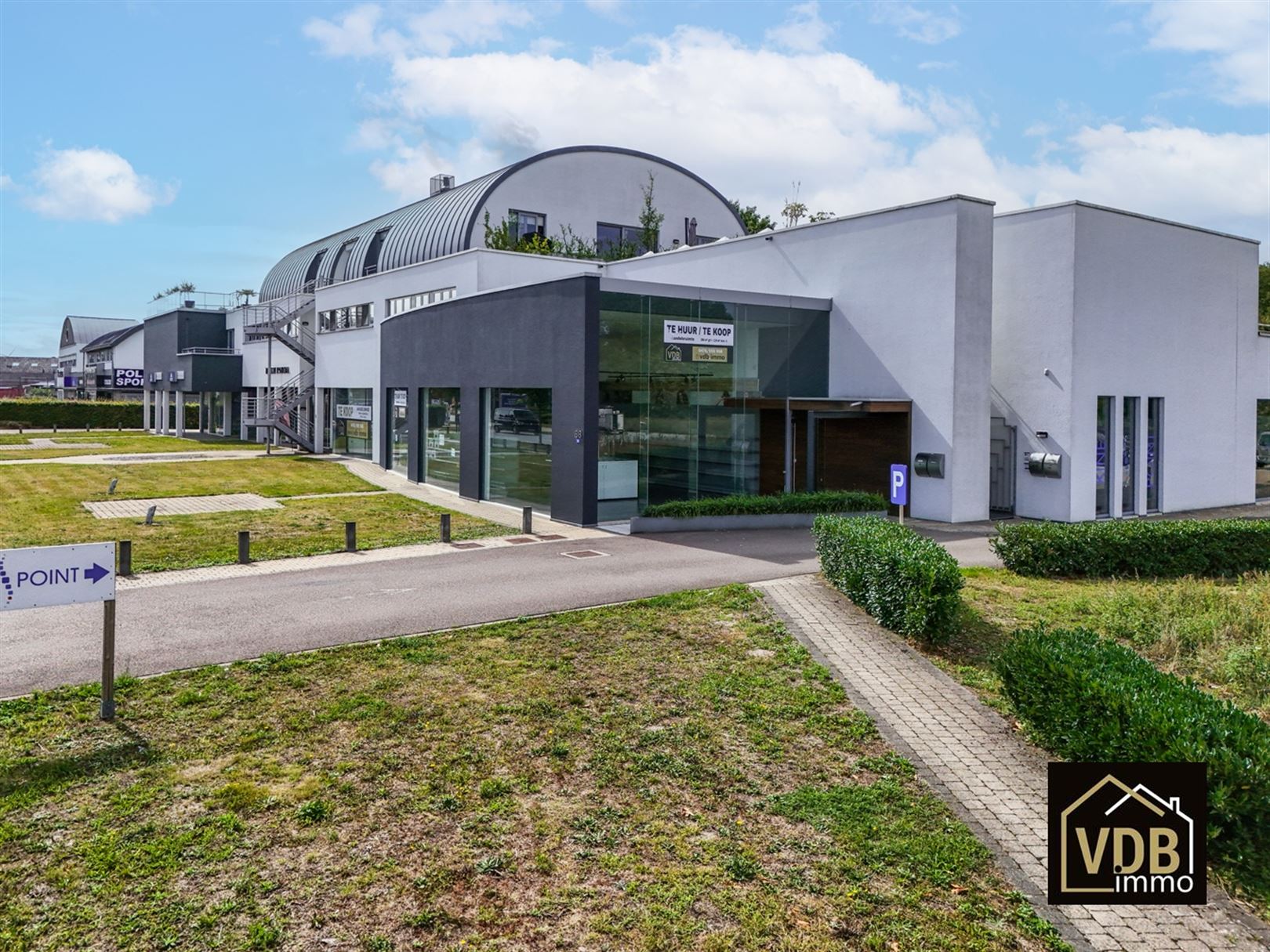 Commercieel gebouw op toplocatie geschikt voor vele doeleinden: kantoor, kleinhandel, groothandel... foto 42