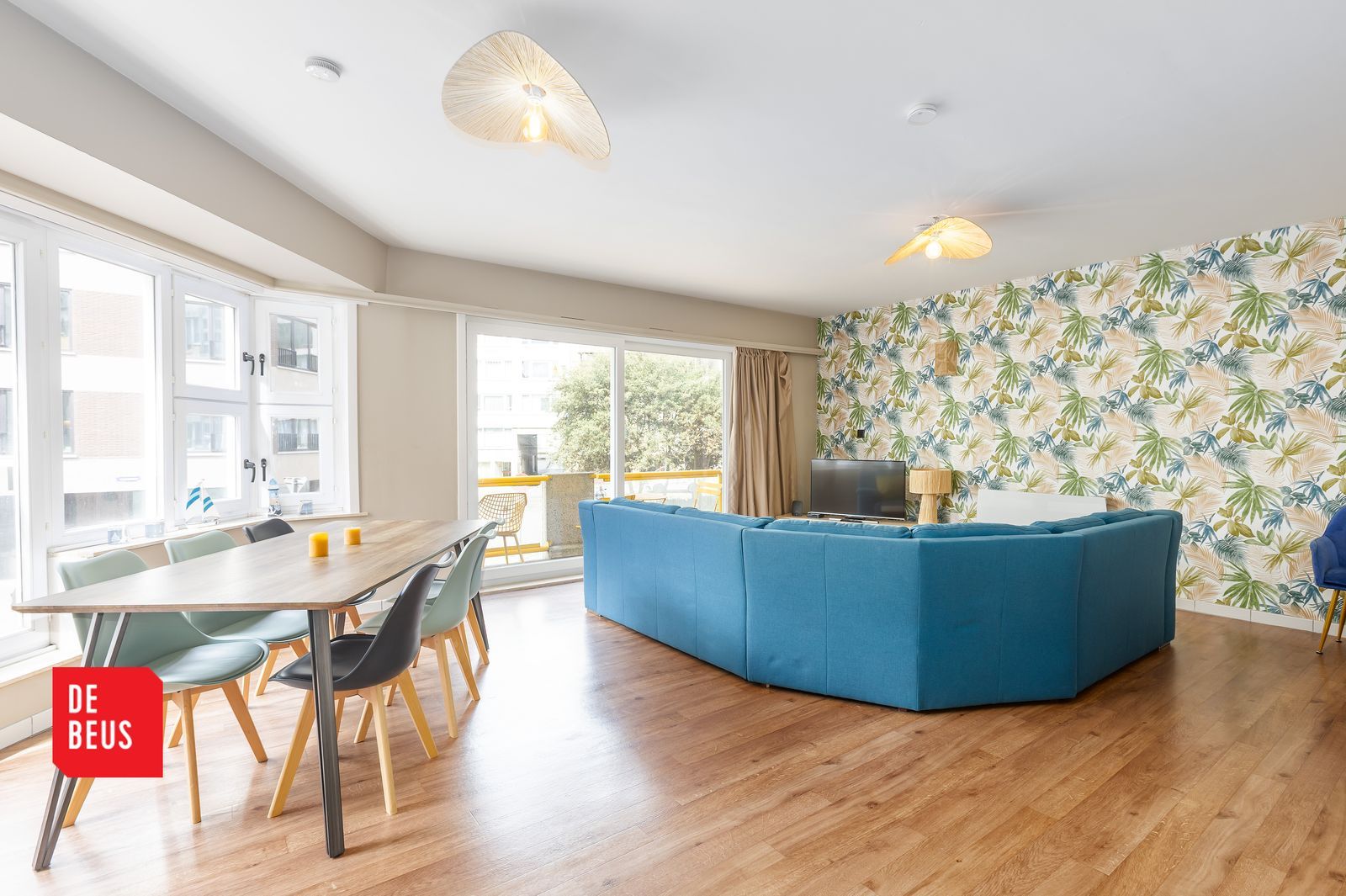 Ruim appartement met 3 slaapkamers en zonnig terras in hartje Oostende, pal aan het strand foto {{pictureIndex}}