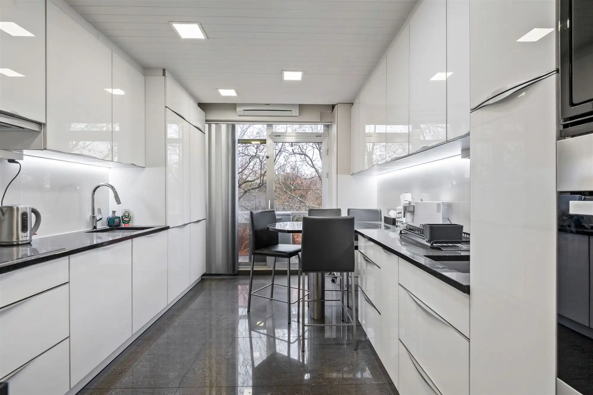 Ruim 3-slpk appartement met prachtig uitzicht op het Stadspark foto 6