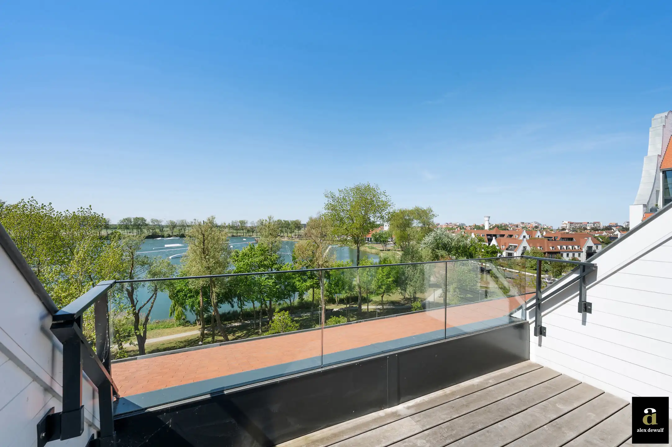 Nieuwbouw penthouse met zuidwestelijk terras en open uitzicht op het Duinenwatermeer. foto 3