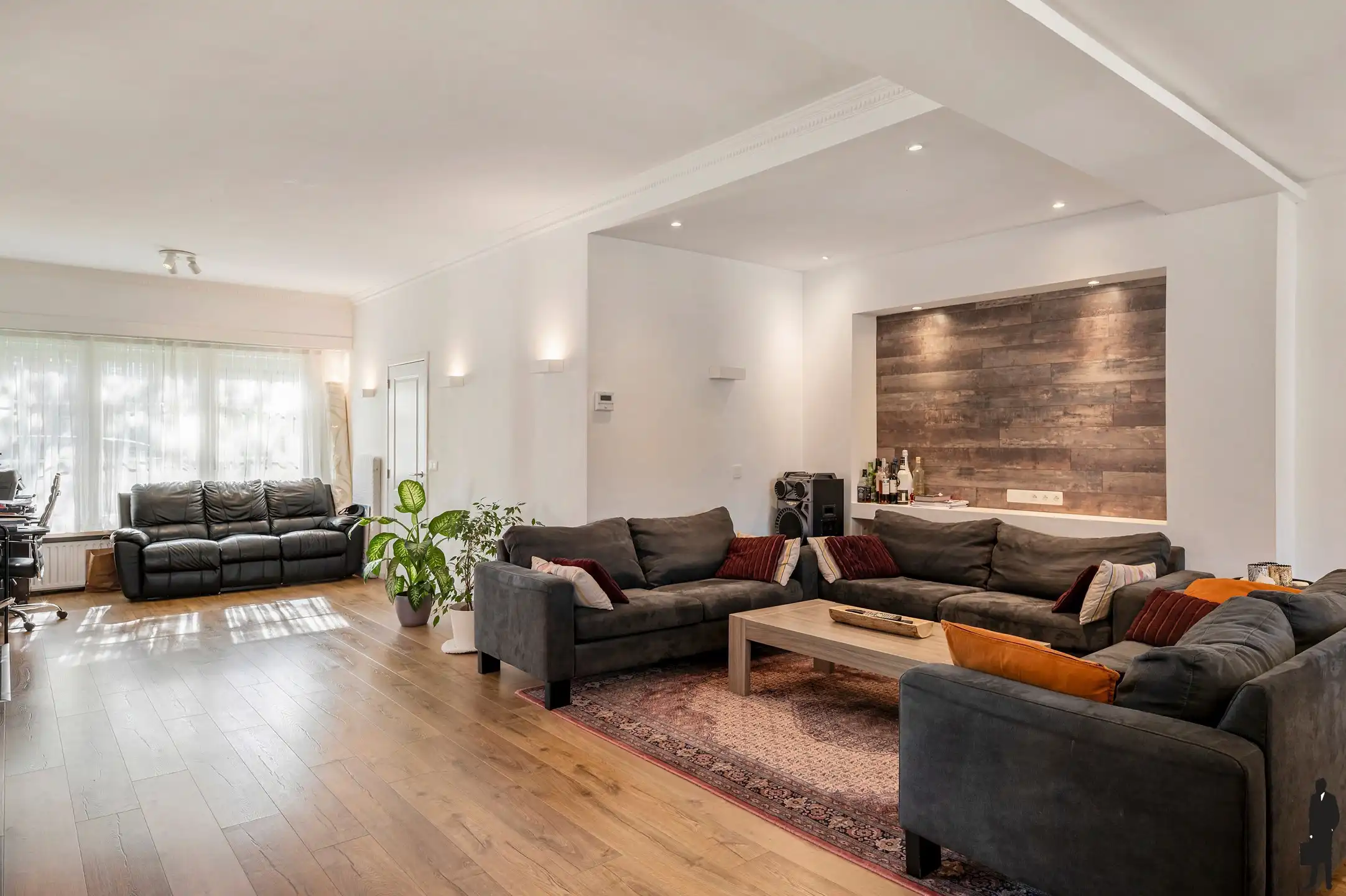 Lichtrijke woning op top locatie te koop! foto 2