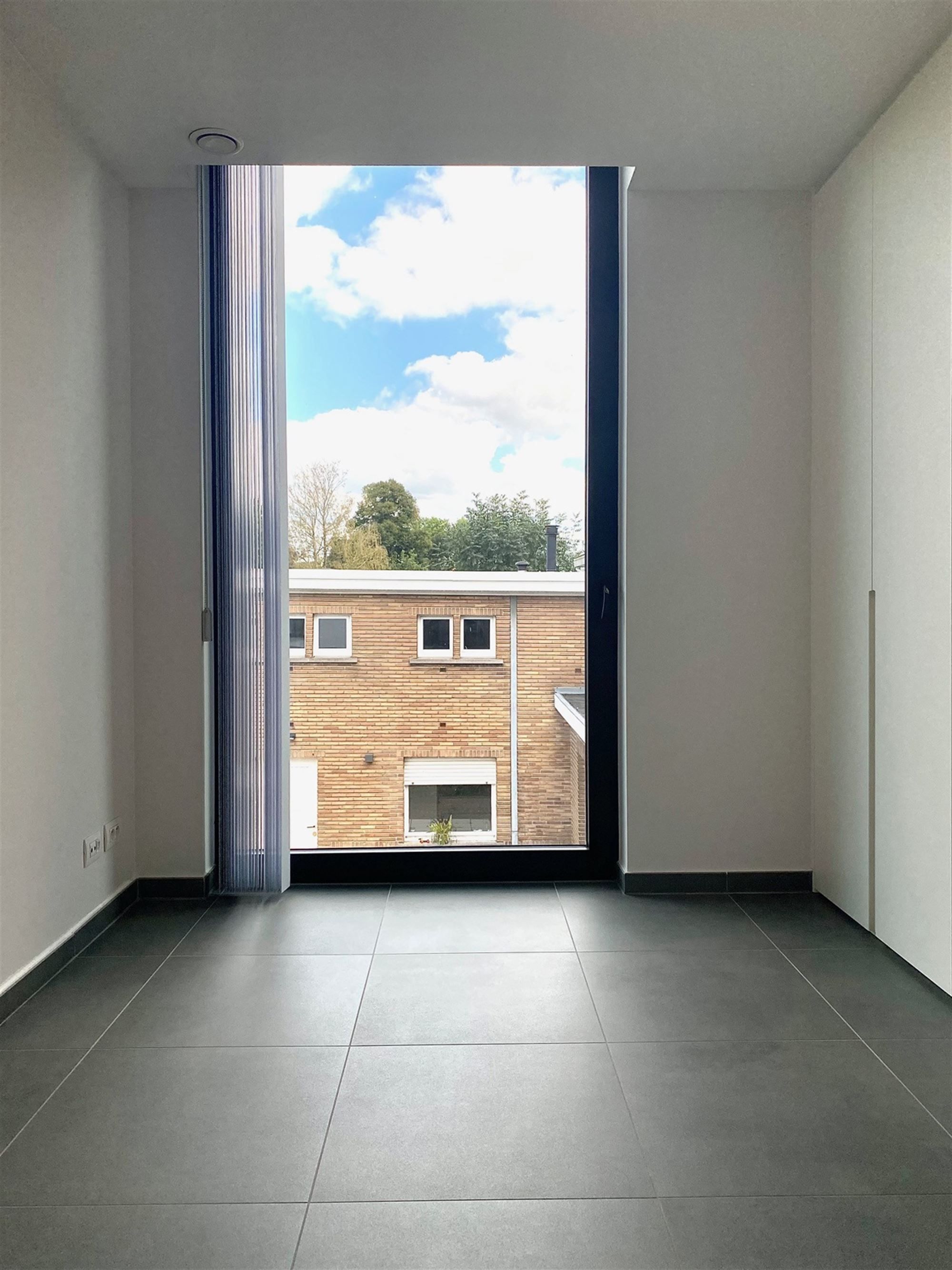 Instapklaar APPARTEMENT (1ste verdieping) met 2 slaapkamers, ruime terrassen (2), garage  & autostaanplaats  foto 15