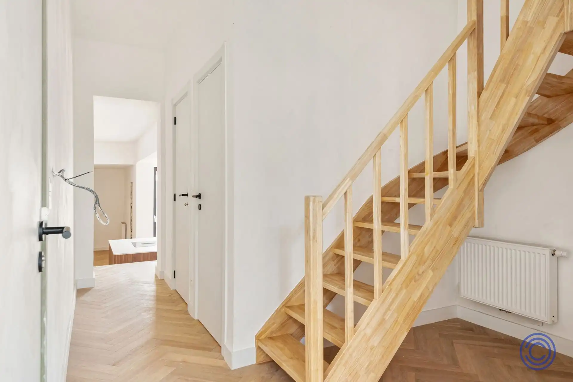 Ruime en volledig gerenoveerde duplex met 3 slaapkamers, bureau en terrassen foto 6