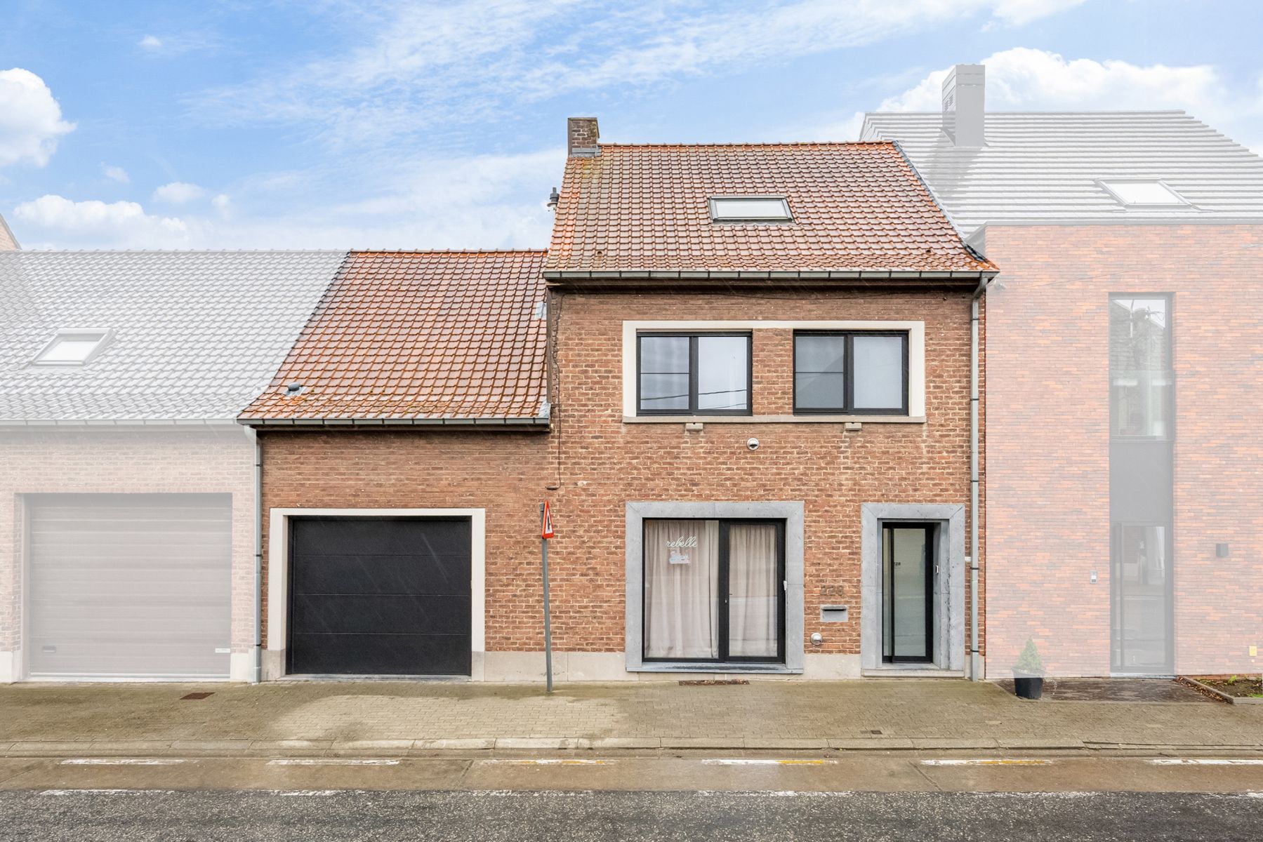 TE KOOP: energiezuinige hedendaagse woning + prak.ruimte ! foto {{pictureIndex}}