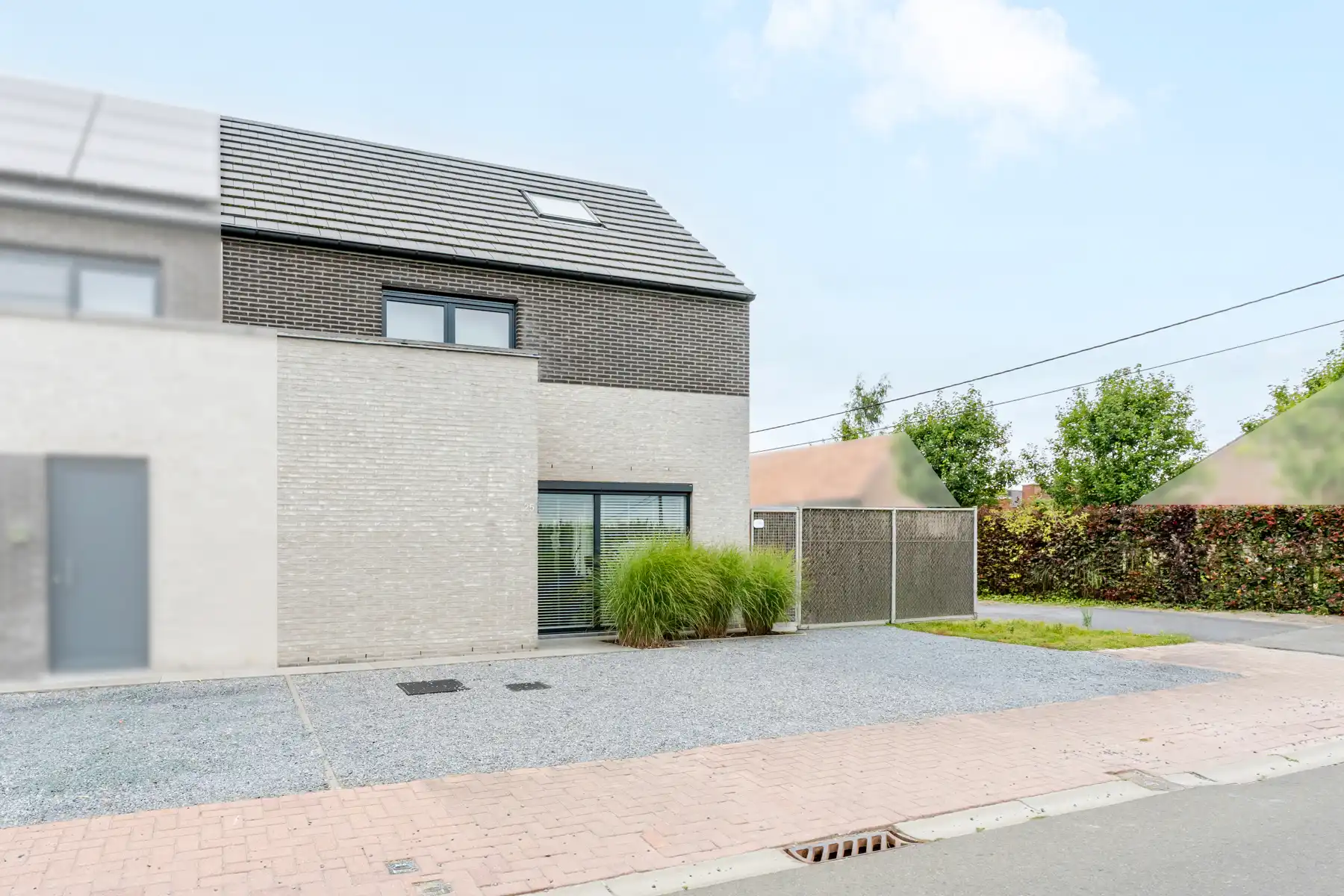Gezellige recente halfopen bebouwing met tuin en staanplaatsen foto 5