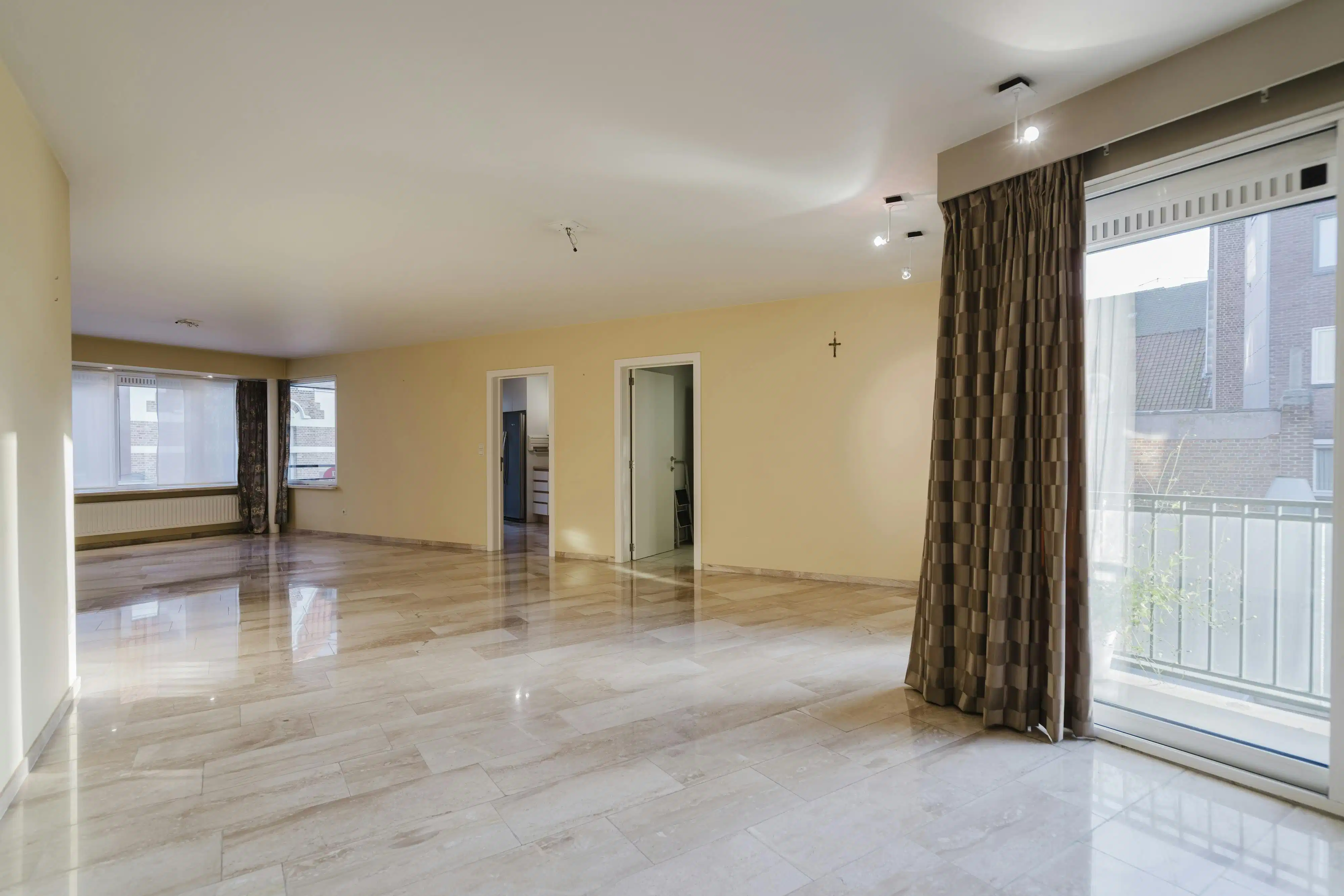 Ruim 3-slpk app. met garage in hartje Kortrijk foto 11