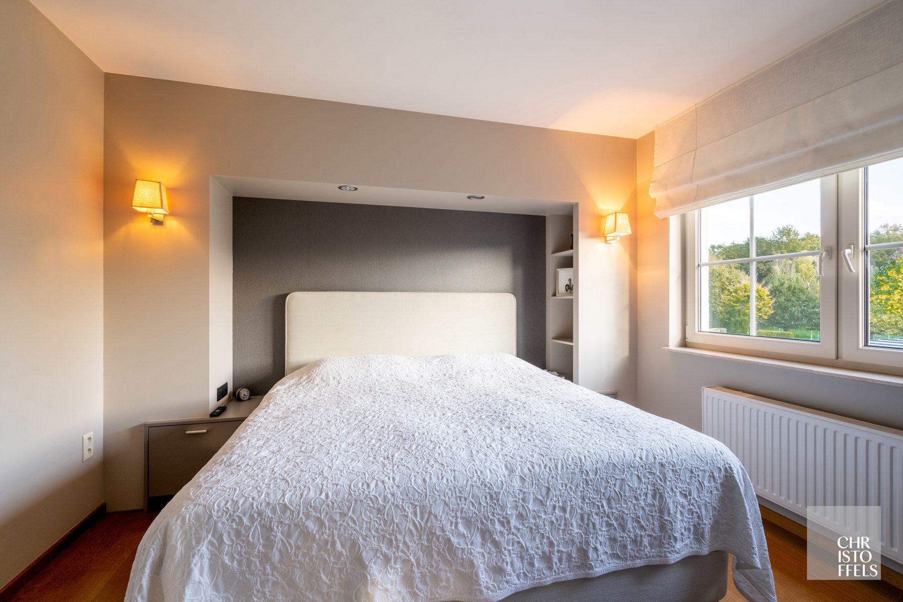 Eigentijdse villa (428m²) met zwembad en 2de woning (187m²) op perceel van 36a43ca.  foto 33