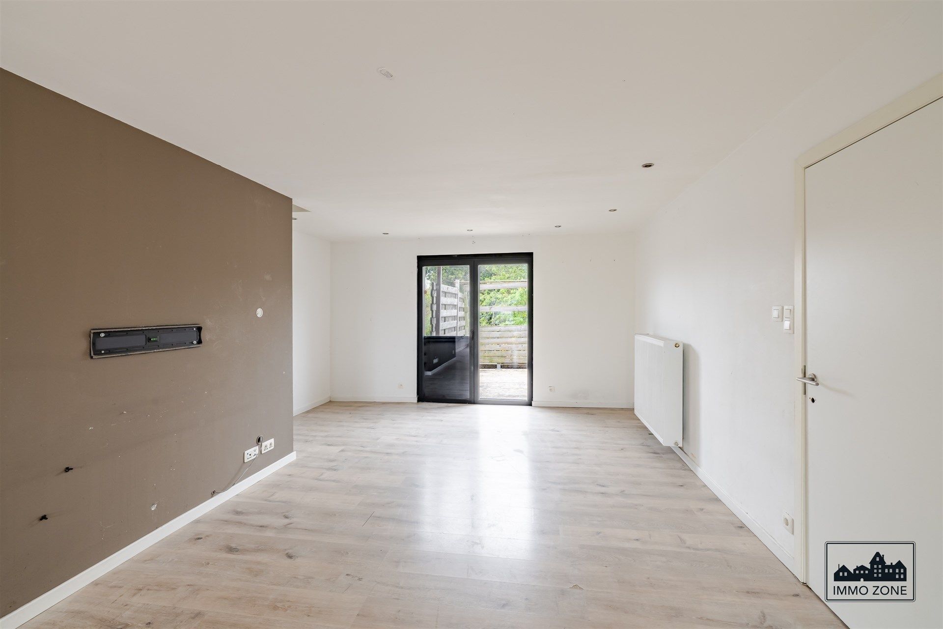 Handelspand met duplexappartement in centrum Hemiksem! foto 4