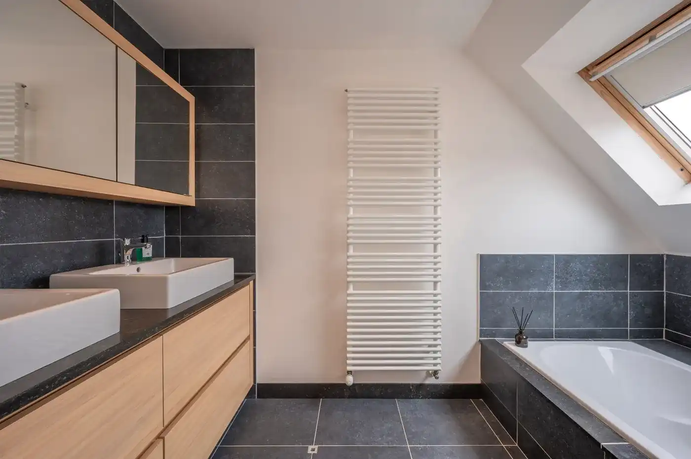 Zuidgericht en instapklaar 4-slaapkamerappartement, met 2 ruime terrassen. foto 22
