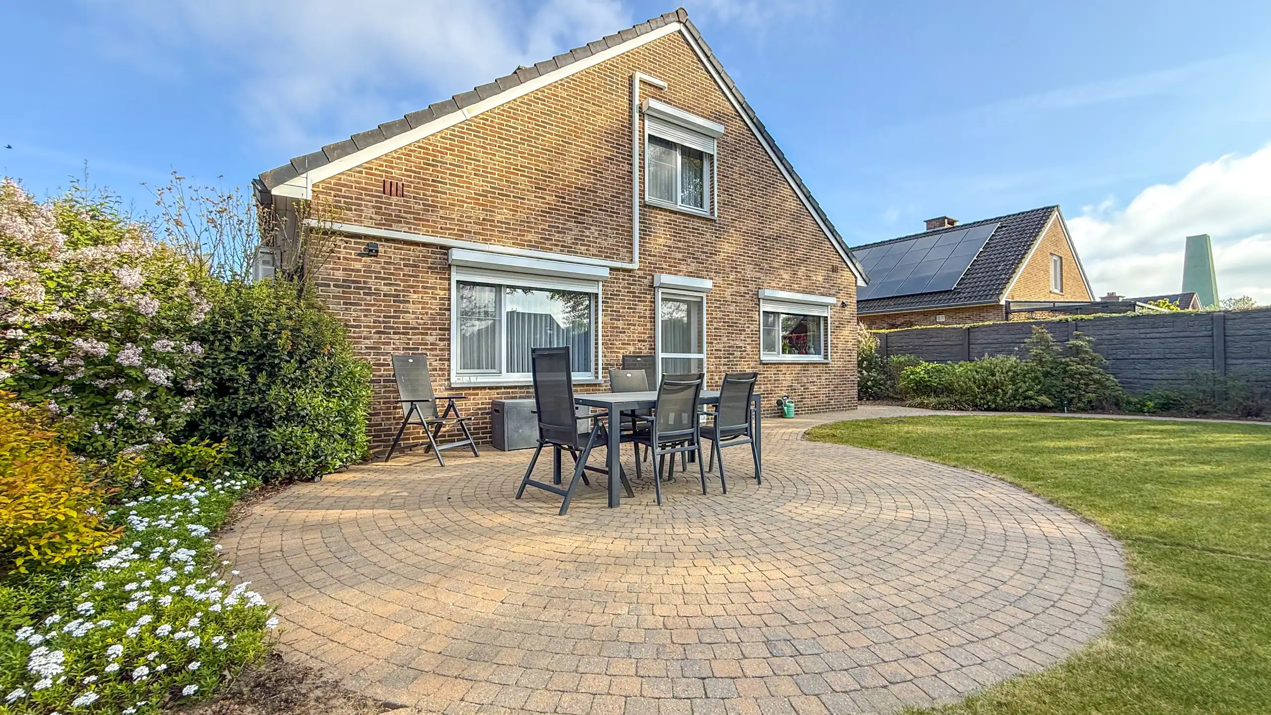 Instapklare woning met 3slpks, tuin, airco en zonnepanelen! foto 39