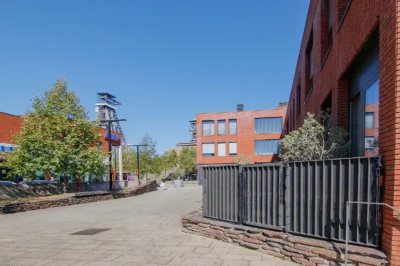 Luxueus ingericht appartement met 2 slaapkamers in de gezelligste straat van Genk foto 28