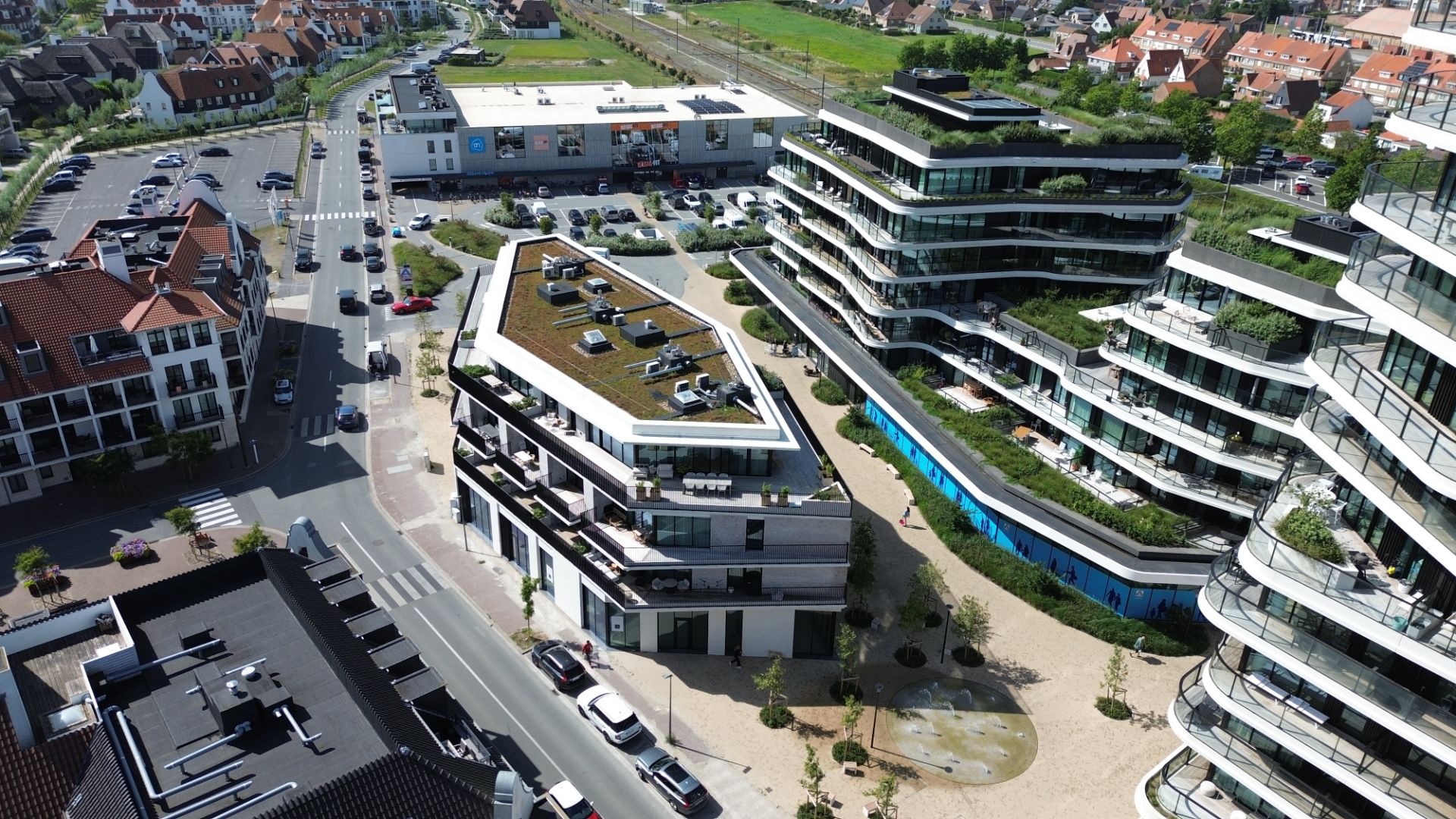 Ruim handelspand centraal gelegen in het bruisende Duinenwater foto 1