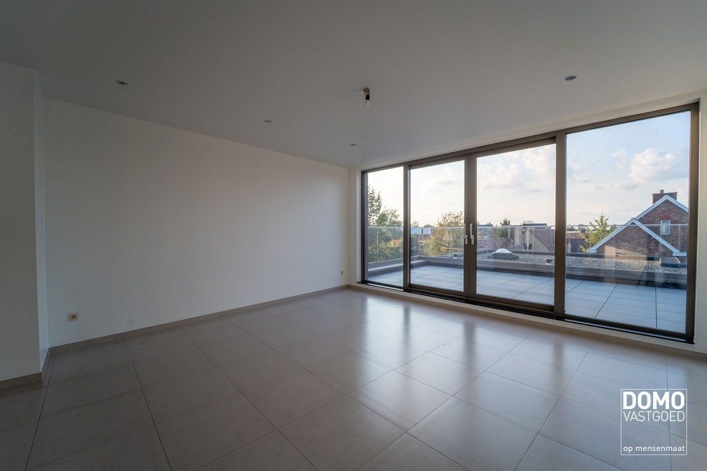 LUXE PENTHOUSE APPARTEMENT MET 2 TERASSEN, LIFT EN ONDERGRONDSE AUTOSTANDPLAATS IN HASSELT. foto 4