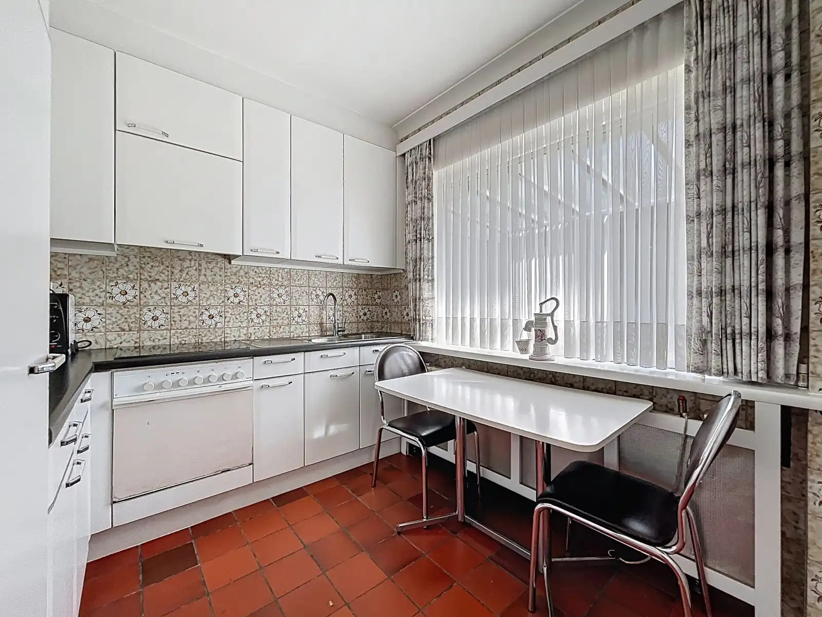 Gelijkvloerse villa met 3 slks & tuin op 7 minuten van  E40  foto 12