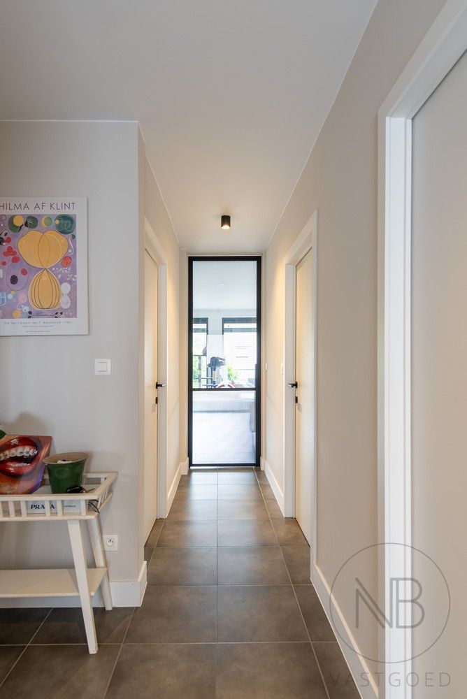 Instapklaar appartement met 2 slaapkamers & autostaanplaats! foto 10