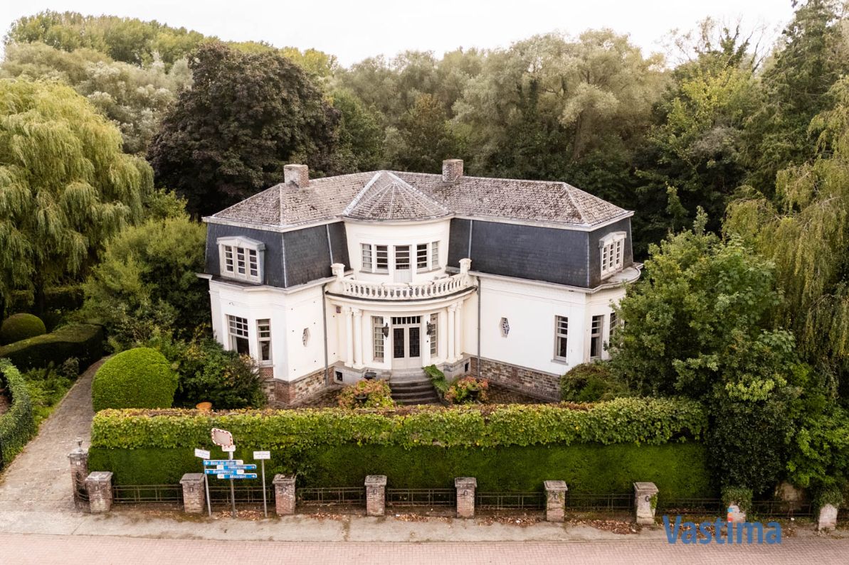 Hoofdfoto van de publicatie: Karaktervolle villa met authentieke charme in een groene setting
