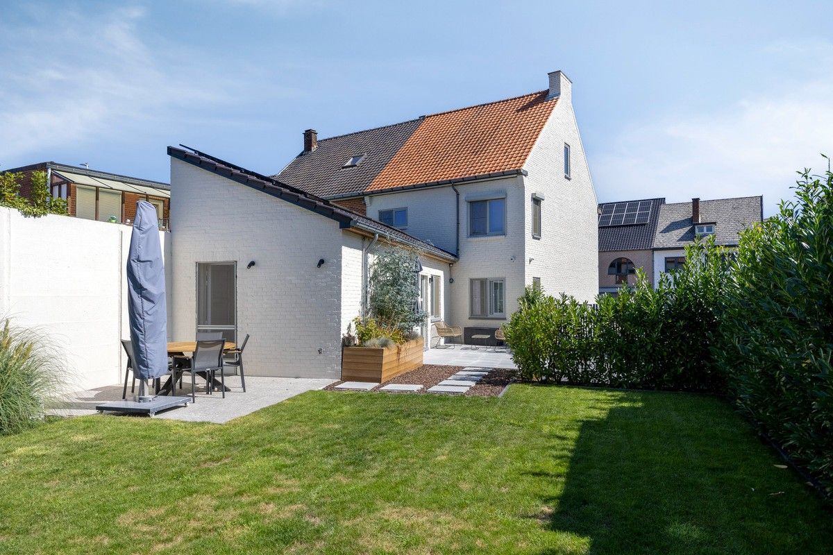 Instapklare, smaakvol gerenoveerde woning op een steenworp van het centrum van Lanaken. foto 38