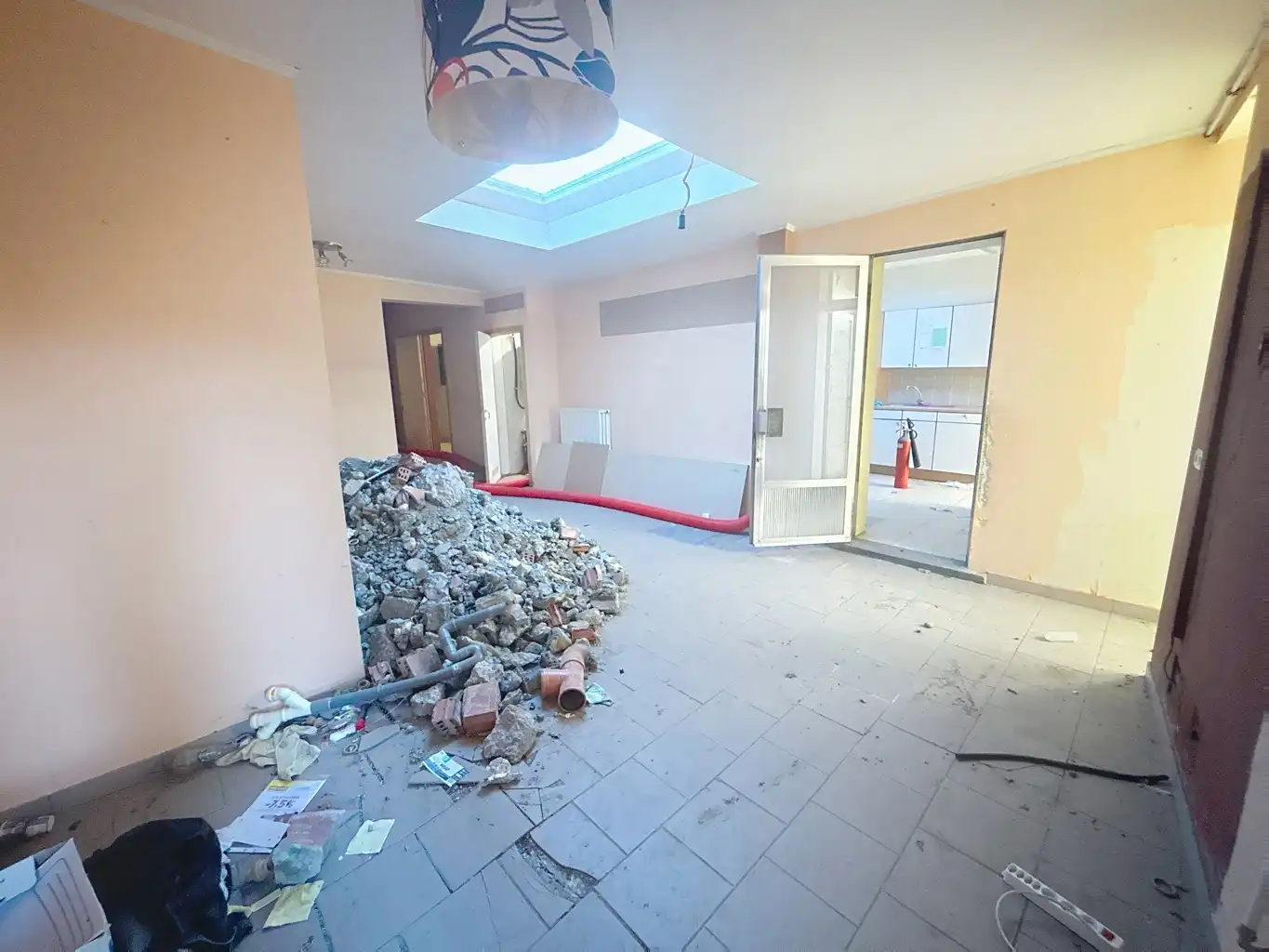 Te renoveren handelspand met appartement foto 6