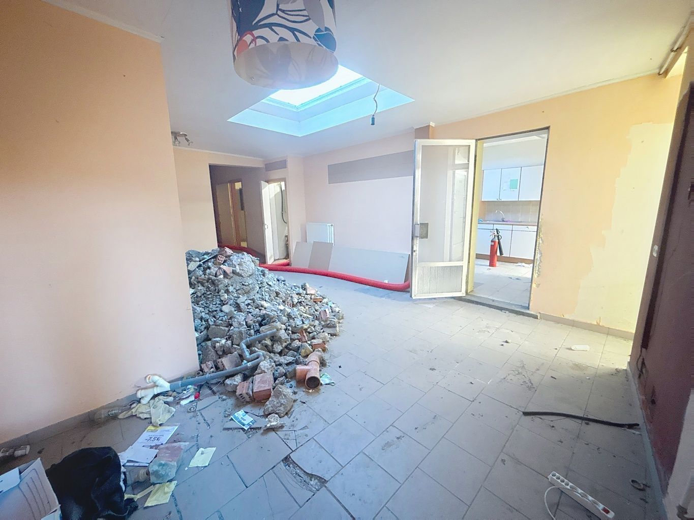Te renoveren handelspand met appartement foto 6